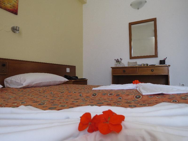 Maritime Hotel Apartments Petaloudes Exterior foto