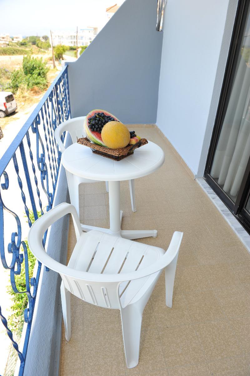 Maritime Hotel Apartments Petaloudes Exterior foto